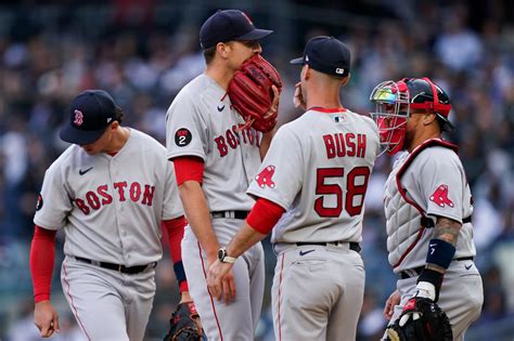 Report: Red Sox fire pitching coach Dave Bush, third base coach Carlos Febles